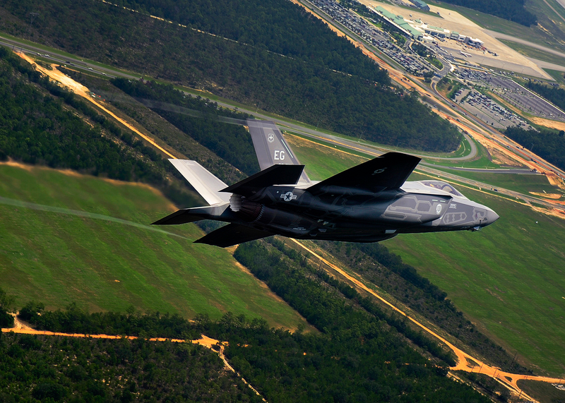 Illustration for article titled Airplane Porn: The First F-35 Arrives at Its First Home